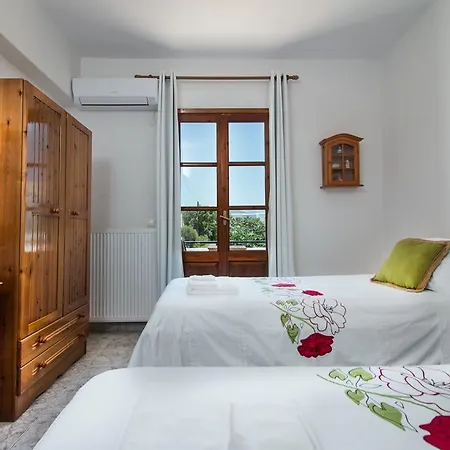 Iliana By The Beach Villa *